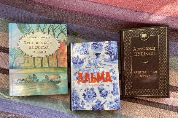 Ваш подросток тоже мало читает по-русски, даже на каникулах?